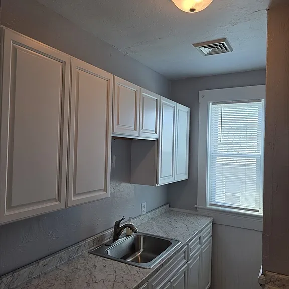 2 Hillside St #3 — Photo 3