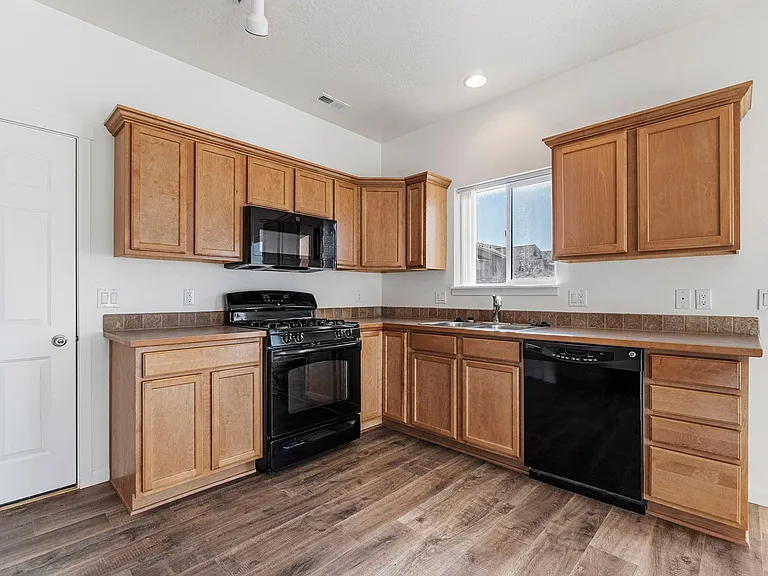 7761 Wyeth Ct — Photo 10