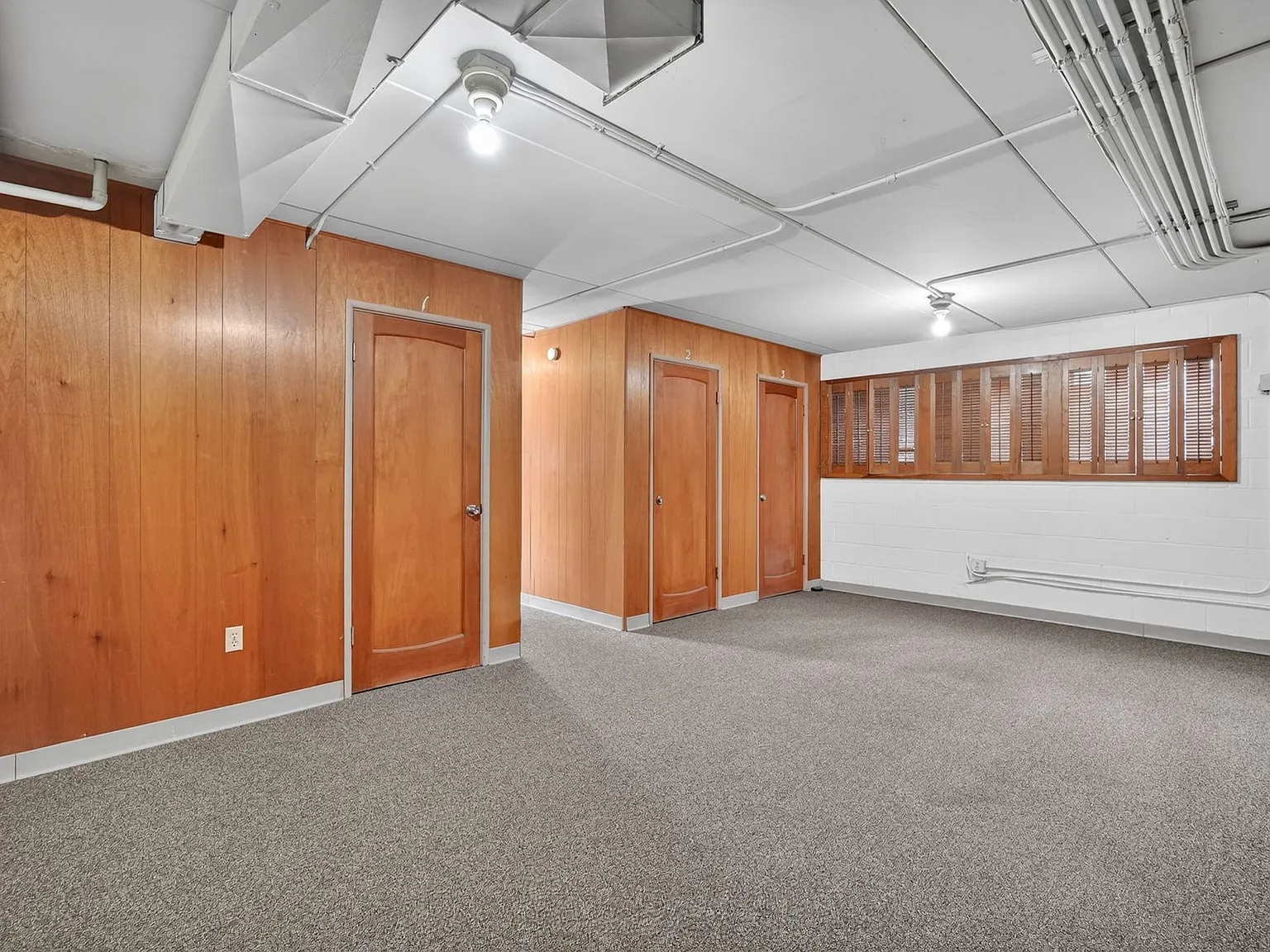 Beautifully Remodeled 2BR Apartment on Hickman Rd | Bright & Spacious in Merle Hay — Photo 4