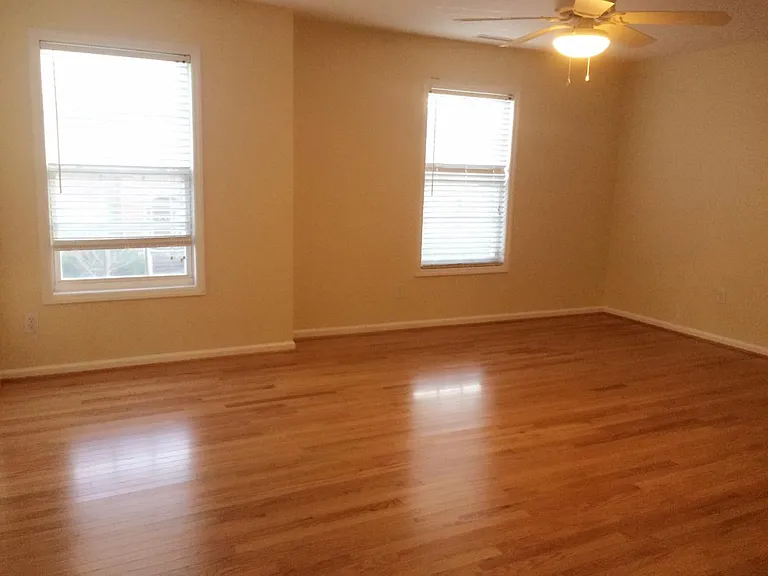 307 Laurens Way — Photo 3