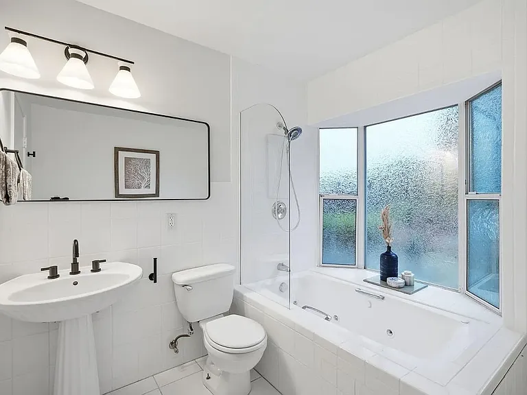 324 Angel Ave — Photo 10