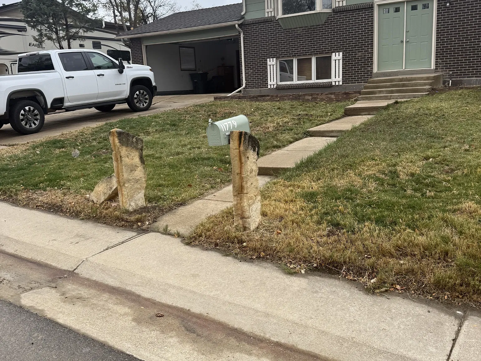 3 bed, 1728 sqft, $2,700 — Photo 3