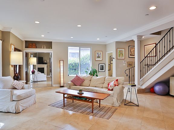 4th image of 2013 21st St Unit 101