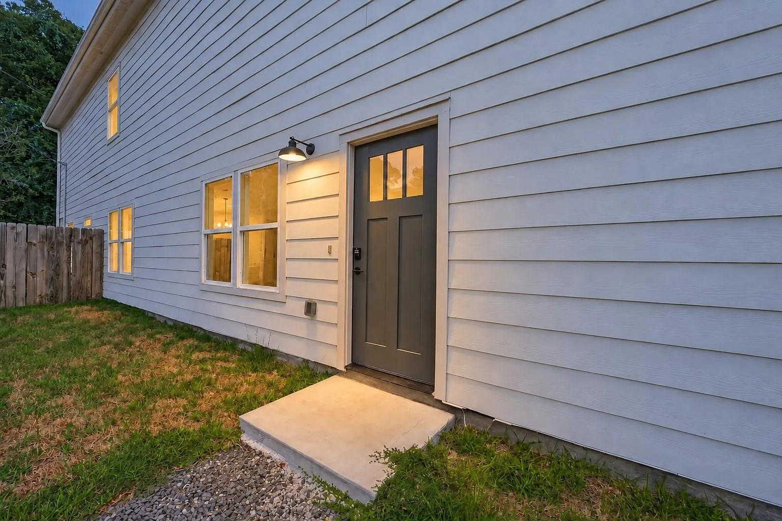 3 bed, 2.5 bath, 1644 sqft, $1,795 — Photo 2