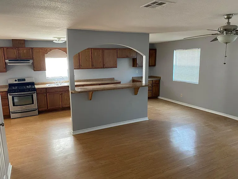 LCR 460 — Photo 2