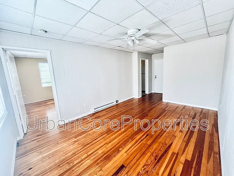 1 bed, 1.0 bath, 550 sqft, $1,595 — Photo 2