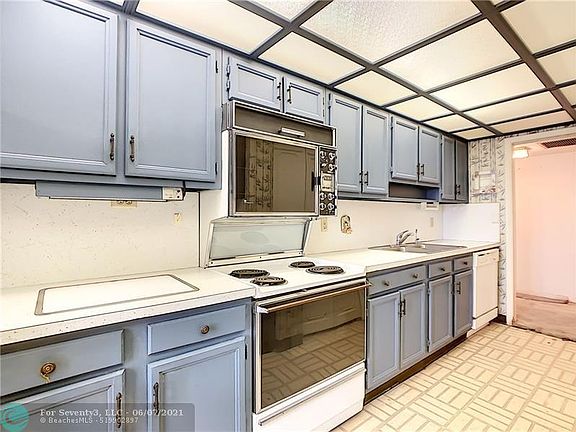 4th image of 3500 Galt Ocean Dr APT 107