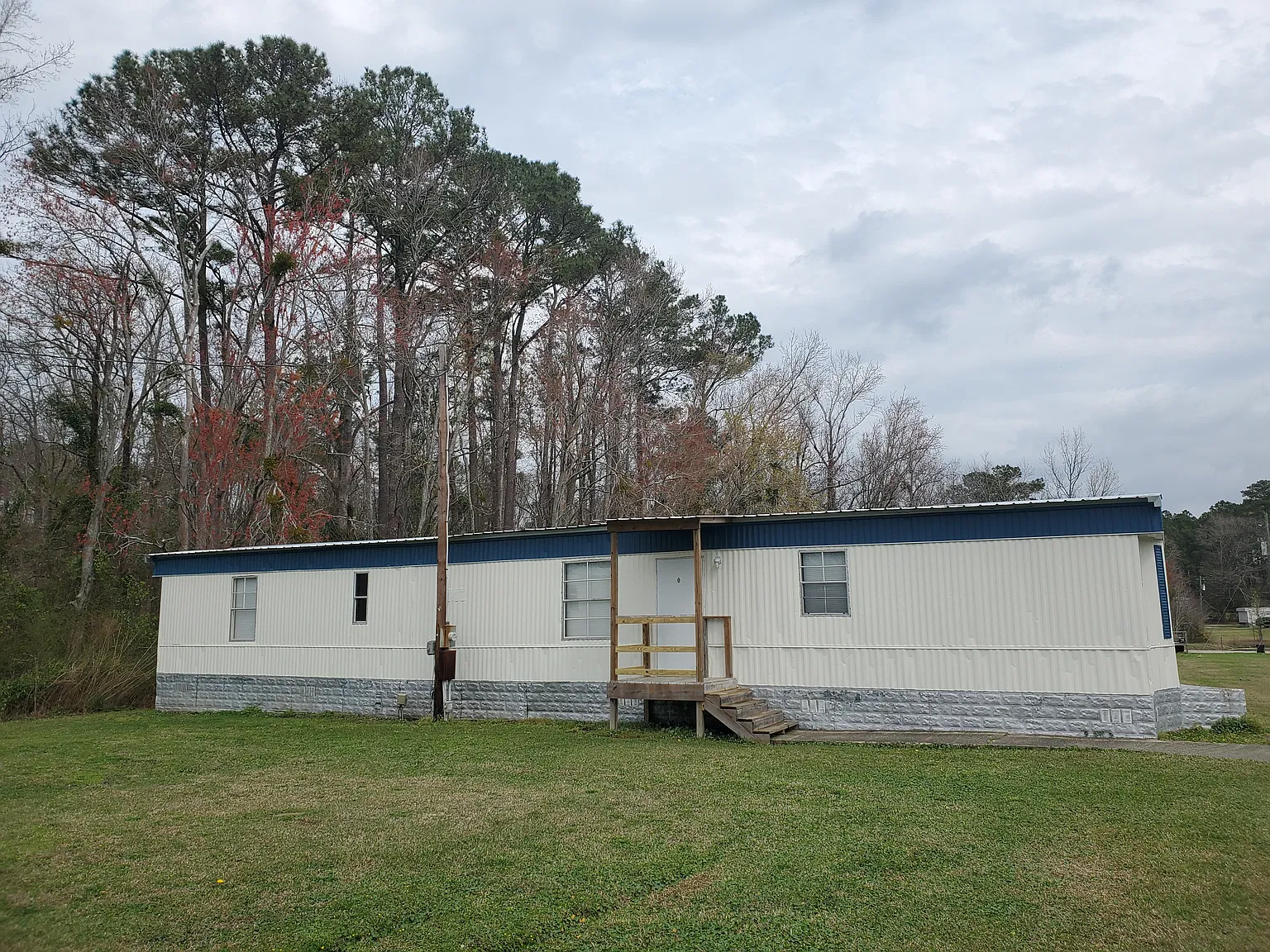 3 bed, 980 sqft, $975 — Photo 1