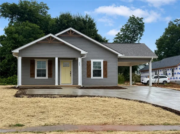 505 S Oak St, Seneca, SC 29678
