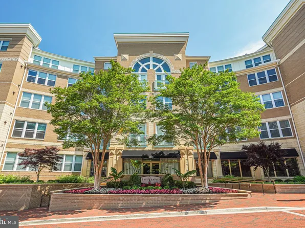 12000 Market St APT 216, Reston, VA 20190