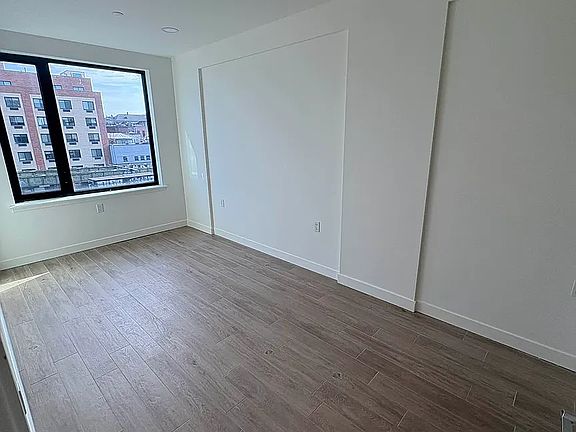 4th image of 914 Broadway #4B