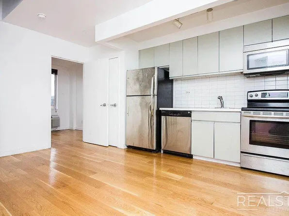 286 Stanhope Street image 1 of 11