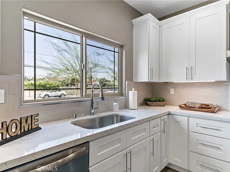 14102 Edwards — Photo 11