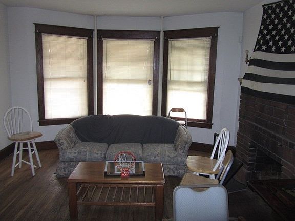 2nd image of 209 Ontario St