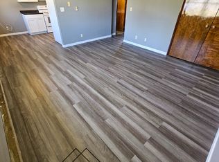 414 7th St SE APT 1, Oelwein, IA 50662