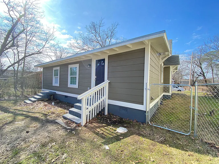 2211 S Pine St — Photo 10