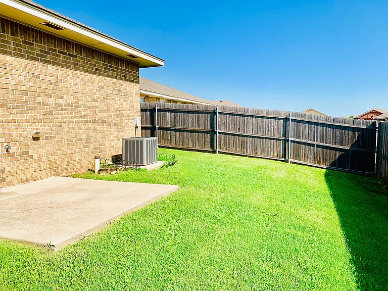 604 Rosemoor Ct — Photo 9