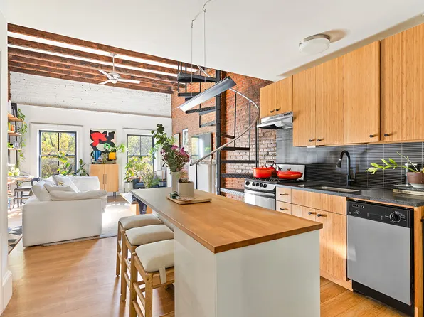 485 West 22nd Street image 3 of 19