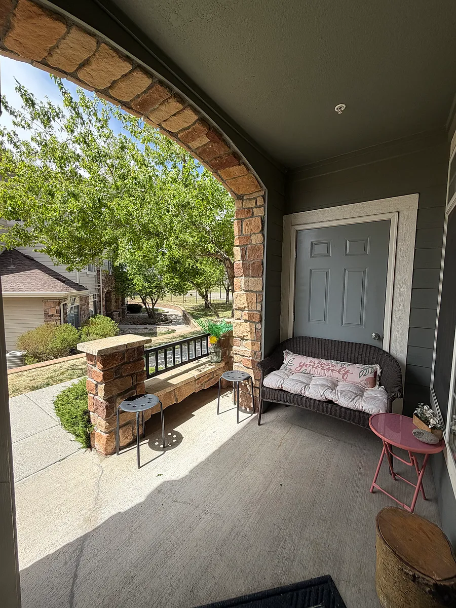 Building Photo - 494 Black Feather Loop #104