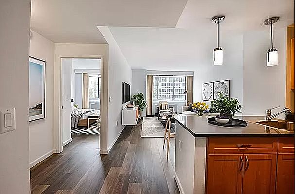 1st image of 221 Chrystie St #703