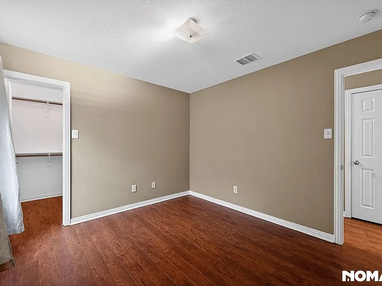 409 Lois Ln — Photo 4