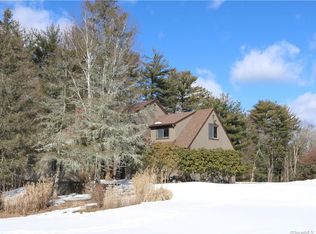8 Smokey Ridge Rd, Simsbury, CT 06070