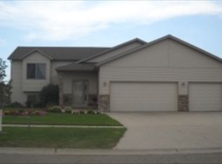 1594 Baywood Dr, West Fargo, ND 58078