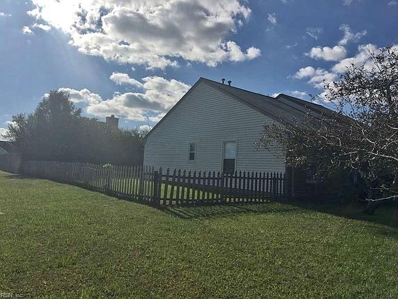 2nd image of 901 Pendergrass Ct