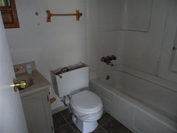 5th image of 1871 Bluehill Dr