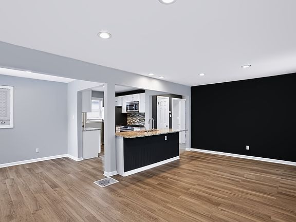 3rd image of 3421 Adams St