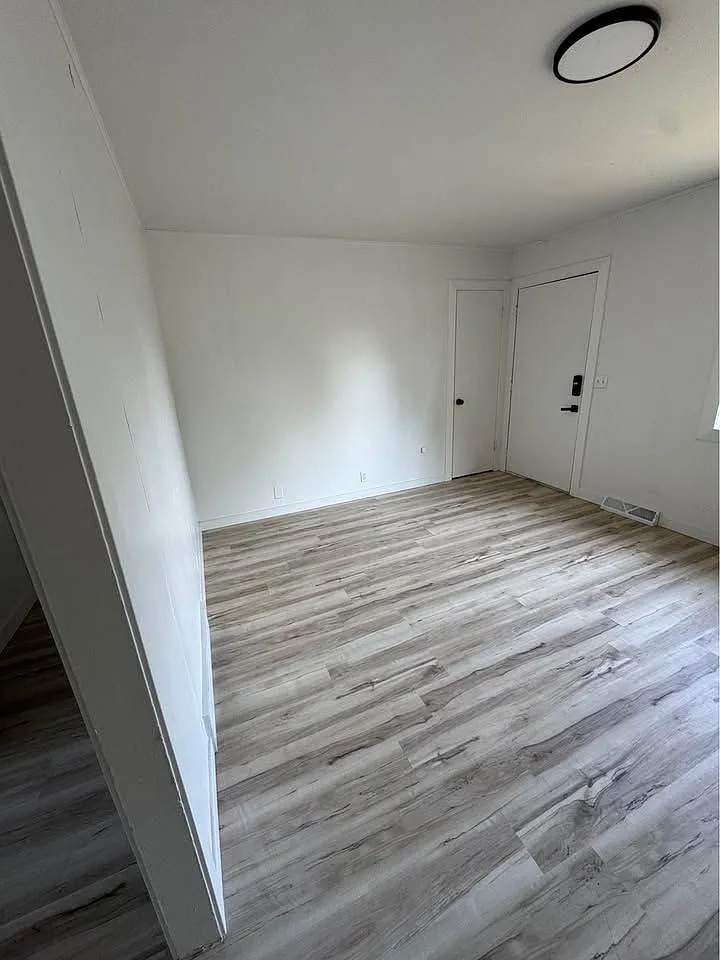 2 bed, 1.0 bath, 775 sqft, $875 — Photo 2