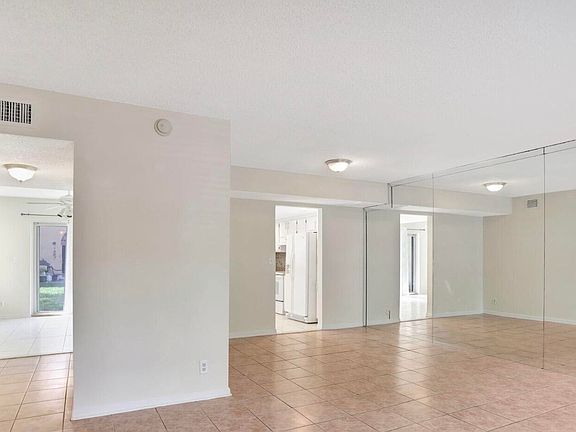 3rd image of 3056 Riverside Drive #c6