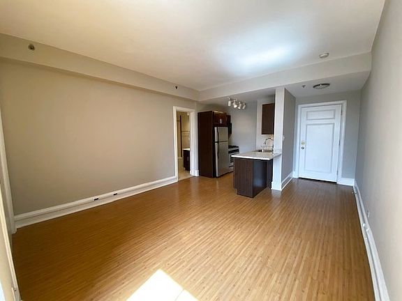 4th image of 415 W Belmont Ave #803