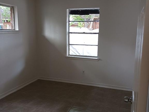 4th image of 2110 Pannell St