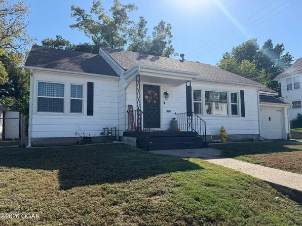 110 E 9th St, Carthage, MO 64836