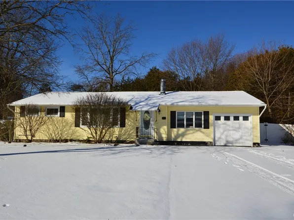 112 Prior Dr, Camillus, NY 13031