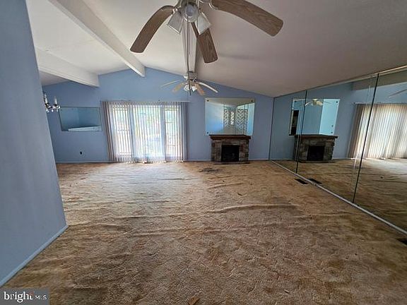 3rd image of 916 Hilltop Ter SE