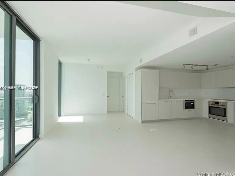 501 NE 31st St #2709 — Photo 3
