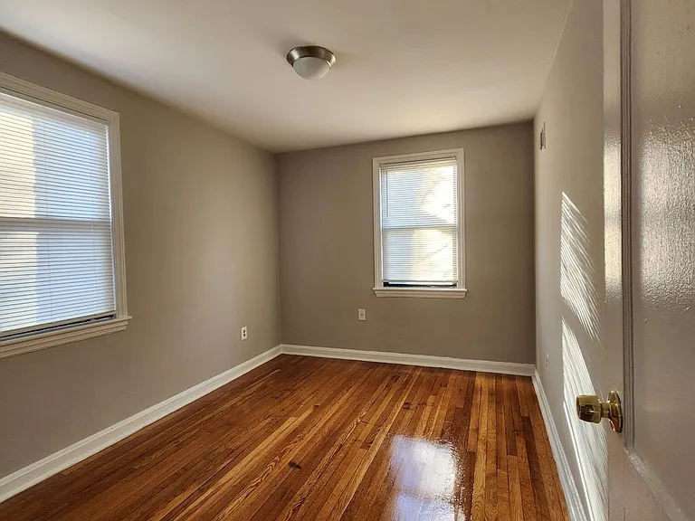 429 Burbank St SE — Photo 4