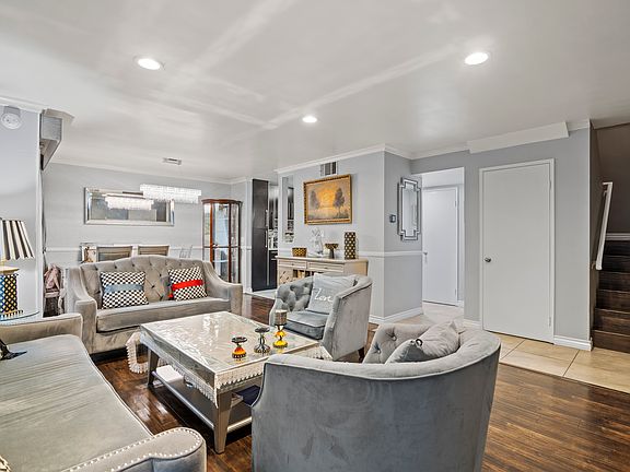 4th image of 10510 Sunland Blvd Unit 1