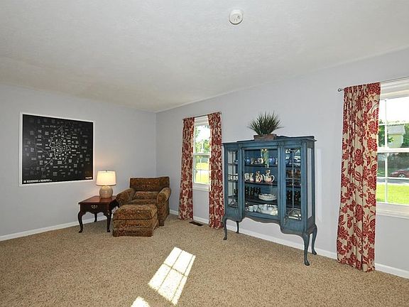 4th image of 450 Waterford Dr