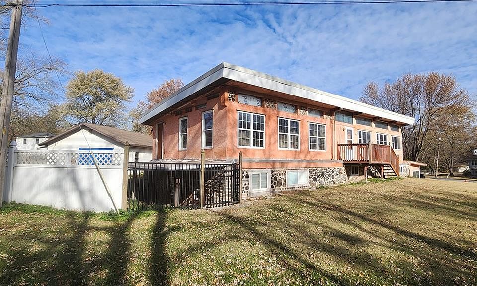 1st image of 16004 Valentine Ave