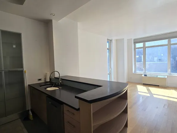 325 Fifth Avenue image 12 of 15