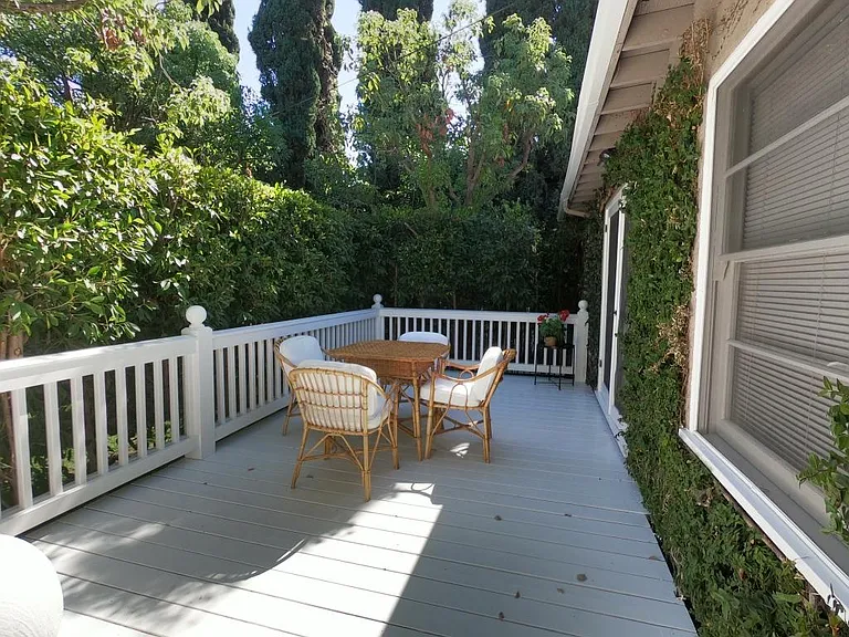 2285 N Beachwood Dr #12 — Photo 25