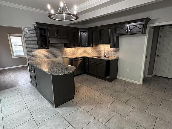 5th image of 233 Frank AVENUE