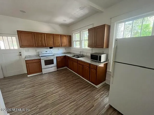 108 Fern St — Photo 6