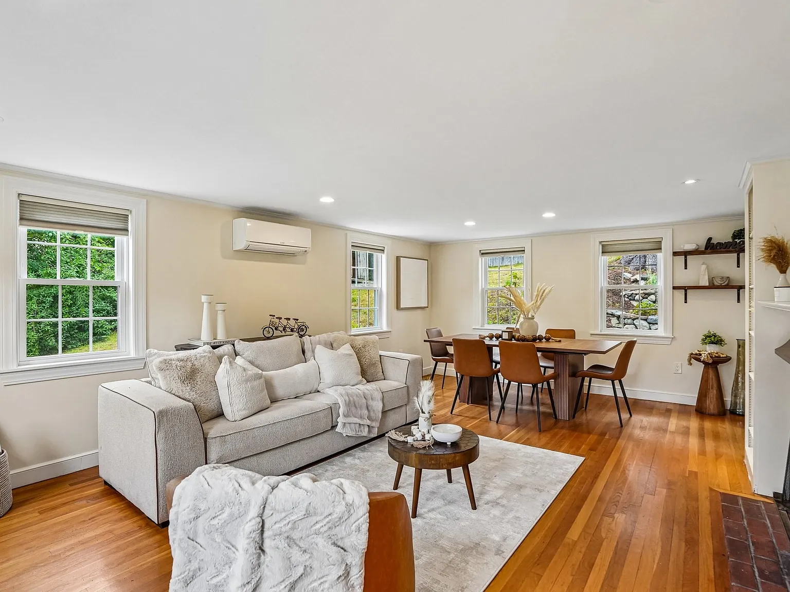3 bed, 1.5 bath, 1372 sqft, $3,600 — Photo 2