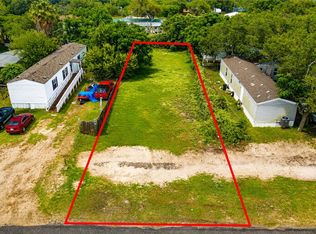 512 S Doughty St, Rockport, TX 78382