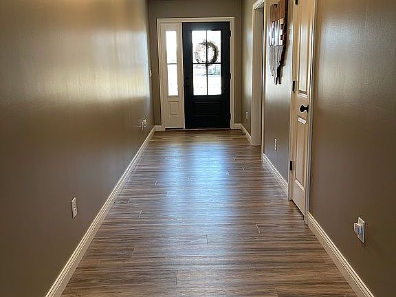 3rd image of 2717 Executive Dr