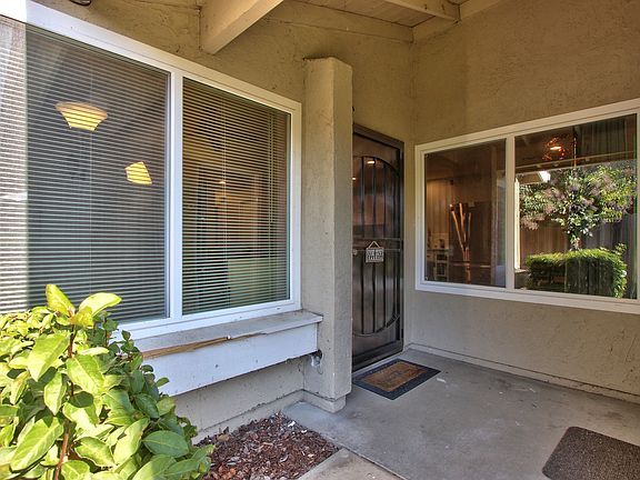 2nd image of 4 Fleet Ct